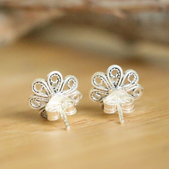 Sterling Silver Green jade stone Floral earrings - Picture 4 of 8